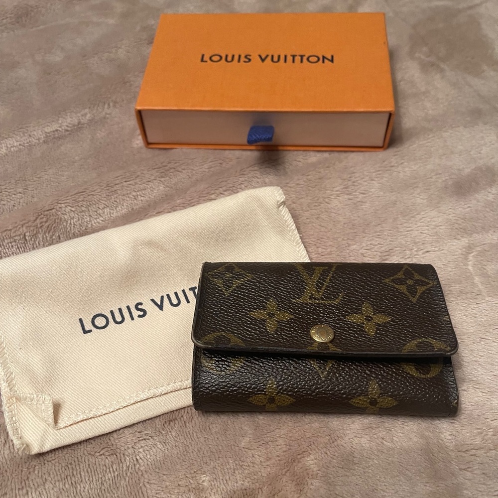 Louis Vuitton 6 Key Holder